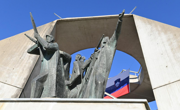 Robert Golob: Najsvetlej&scaron;e prizore slovenske zgodovine zaznamuje enotnost