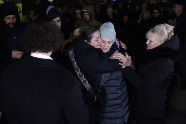 (VIDEO) Emotivno obraćanje Farisovih prijatelja i brata: “Mislio sam da se ovakve stvari ne mogu desiti”