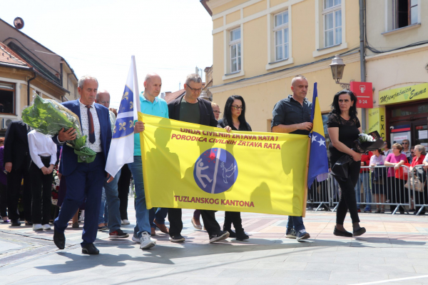 Bosnians Commemorate Tuzla Massacre, Demanding Justice for Victims