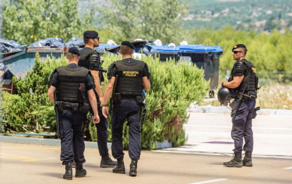 
                Sramota u Zadru. Maskirani huligani na dvije lokacije pretukli ljude iz vrha KK Crvena zvezda i dvojicu novinara
              