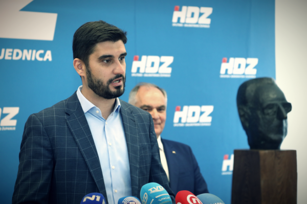 Insajderi iz HDZ-a nam otkrivaju: ‘Ne cilja Čogelja na Bobana, nego na Sanadera. Želi postati šef stranke u županiji!‘